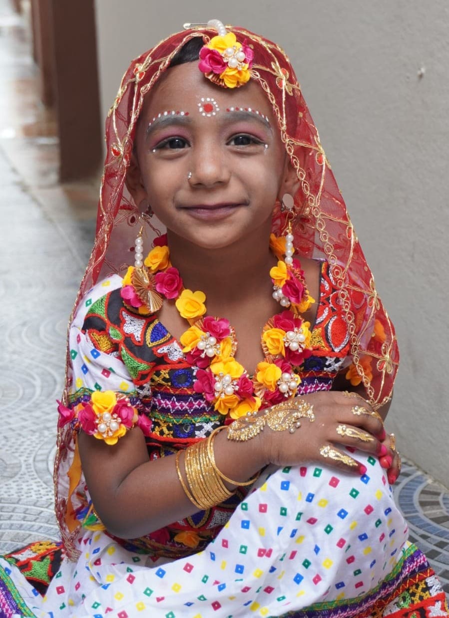 Little Blossom in Traditional Grace 1